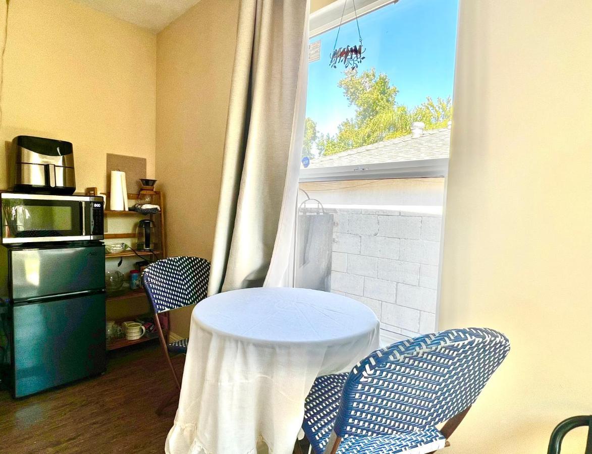 Sweet Tuscan Dreams-Private Entrance & Bathroom With Patio Los Angeles Exteriör bild